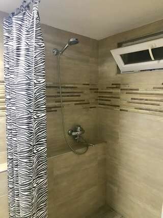 Отель Sophie`s Garden Тбилиси Бюджетный двухместный номер с 2 отдельными кроватями-9