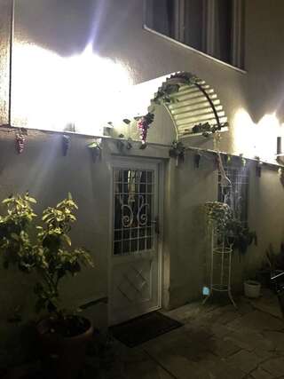 Отель Sophie`s Garden Тбилиси Бюджетный двухместный номер с 2 отдельными кроватями-10