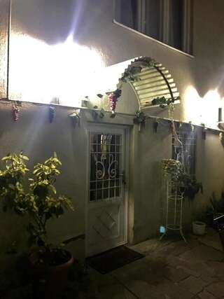 Отель Sophie`s Garden Тбилиси Бюджетный двухместный номер с 2 отдельными кроватями-20